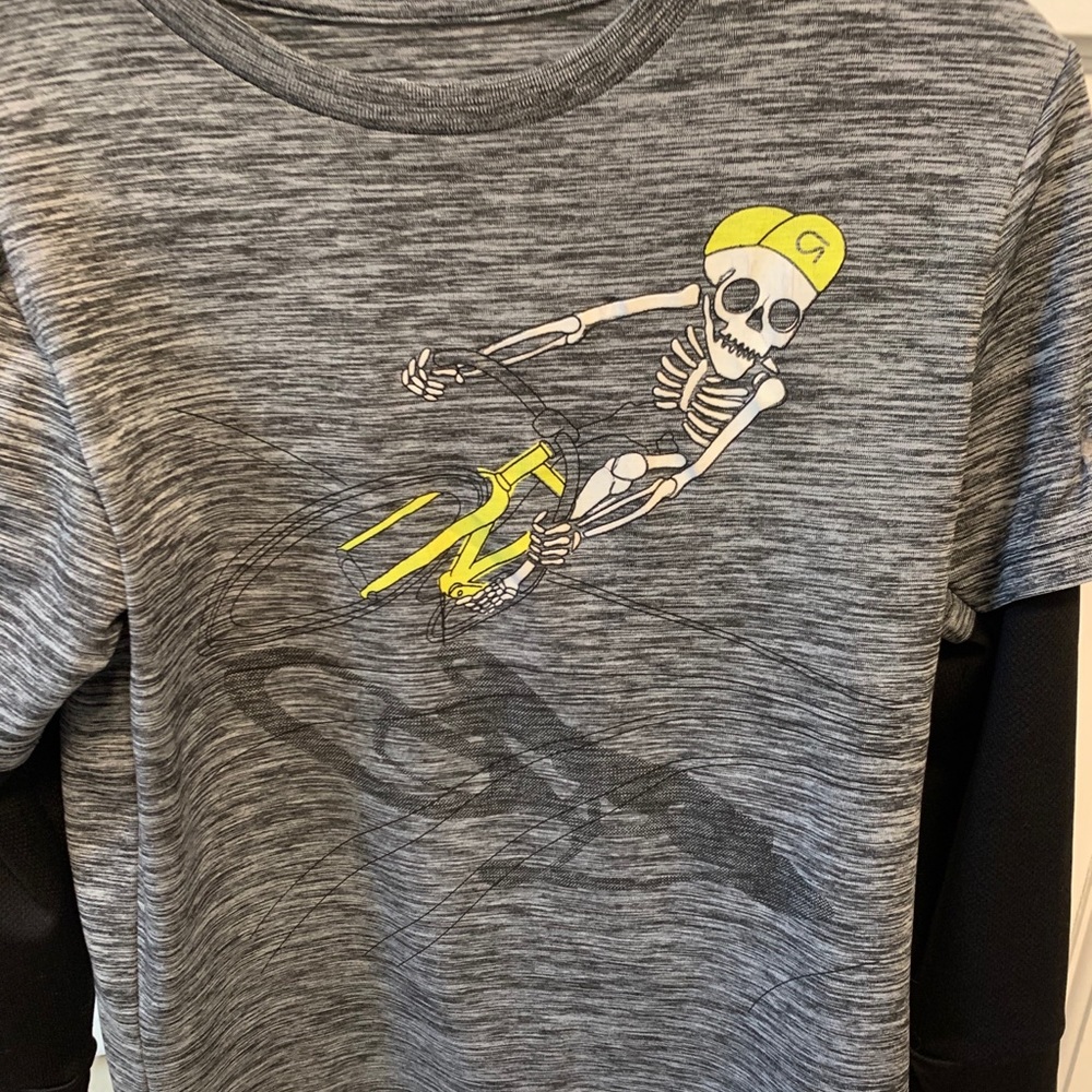 GAP kids fit skeleton shirt